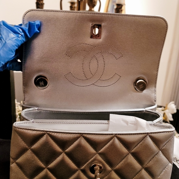 Chanel Silver Metallic Top Handle Flapbag 21K - Picture 9 of 17